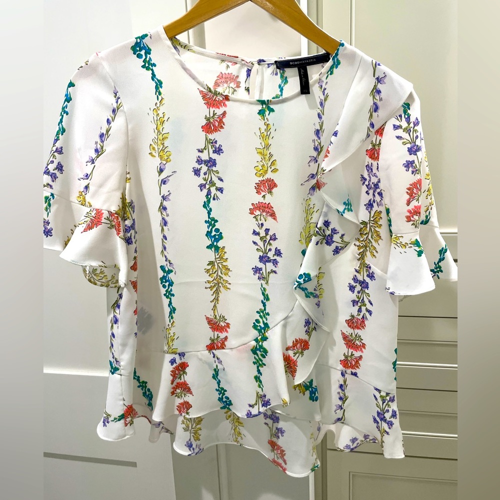 Beautiful floral blouse by BCBG Maxazria